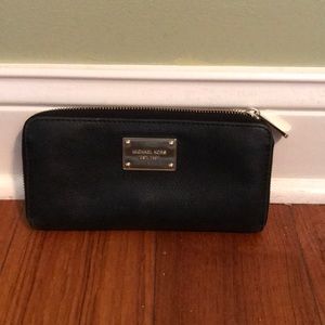 'Jet Set' Zip Around Continental Wallet